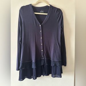 LOGO button down top with pleated hem detail, size small